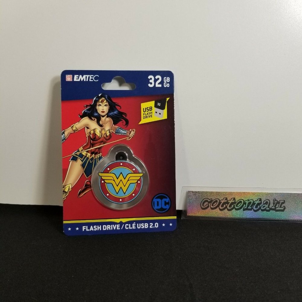 EMTEC 32GB USB 2.0 flash drive- Wonder Woman- DC comics Collector's Item - NEW